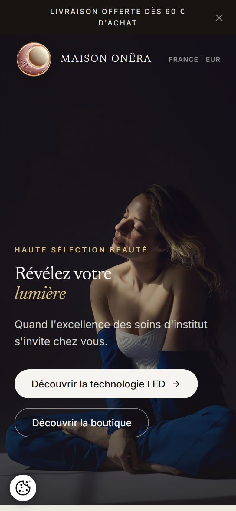 Maison Onëra sur mobile : hero en clair-obscur